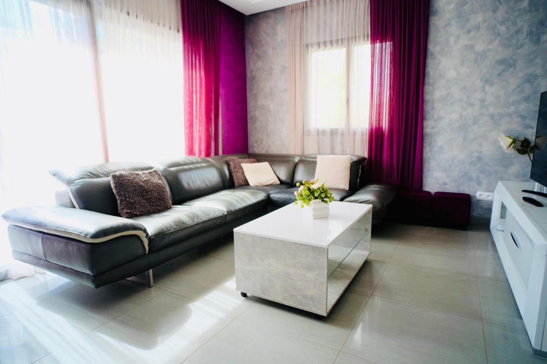 Zara Villa Demouville